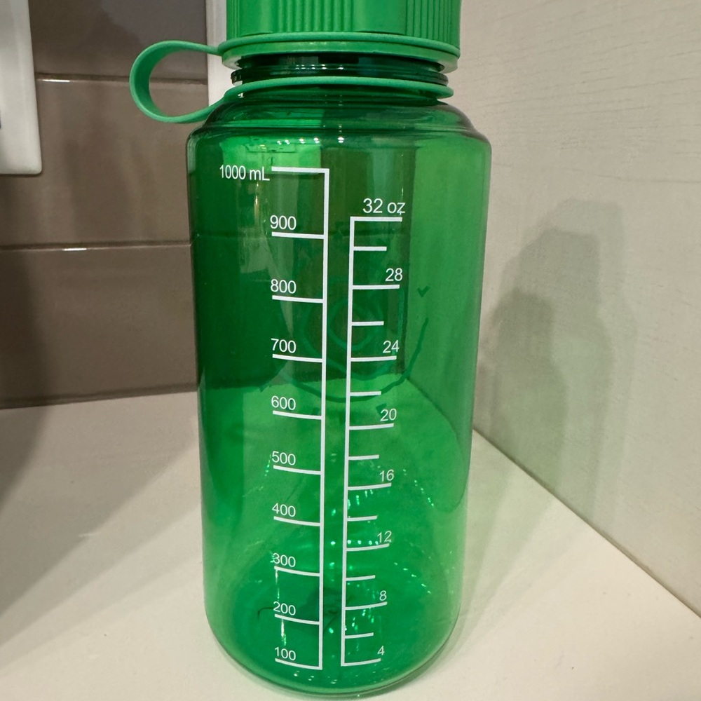 Lizzy McAlpine 32oz Water Bottle - Picture 3 of 6